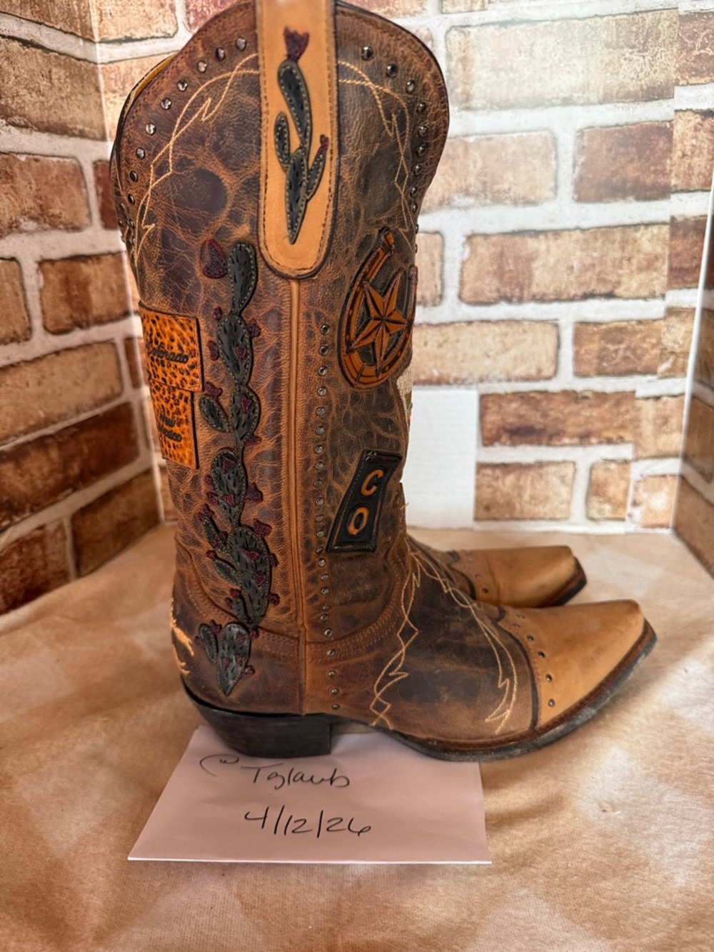 Old Gringo Brown kicks on route 66 - Picture 4 of 13